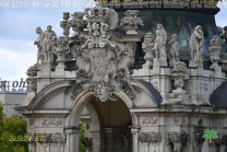 Figuren und Ornamente verleihen dem Wallpavillon seine außergewöhnlich bewegte Fassade. (Bild: Natalia Siedler)