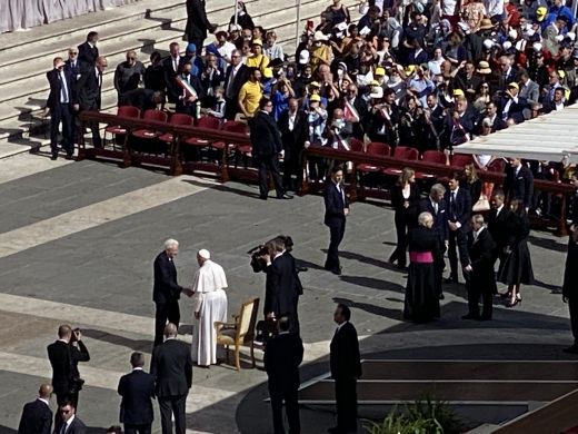 Papst Franziskus und Präsident Italiens Mattarella